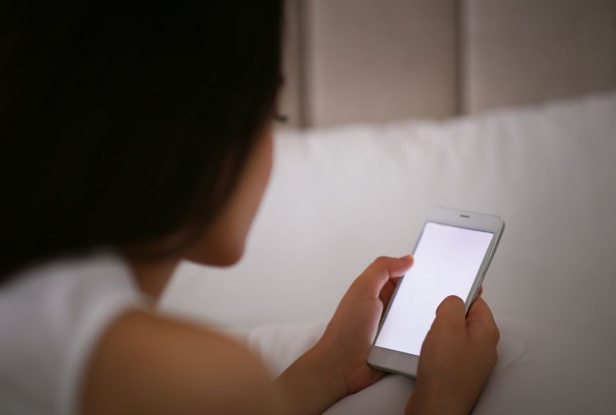 uporaba telefona pred spanjem