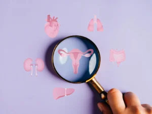 Ovulacija je trenutek v ciklu, ko jajčnik sprosti jajčece. Poleg hormonskih sprememb lahko ženske opazijo tudi druge znake: spremembo cervikalne sluzi občutek napetosti ali bolečine v spodnjem delu trebuha spremembe razpoloženja ali počutja Ker se ti znaki med ženskami razlikujejo, je ovulacijski test pogosto bolj zanesljiv način za prepoznavanje plodnih dni.